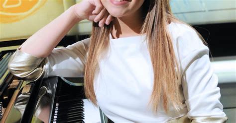 Emilija Djonin – Svet u mojim očima Lyrics .